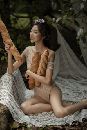 巜隔壁练瑜伽的人妻