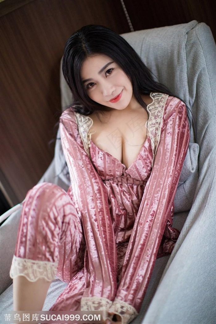 电梯里的活春宫