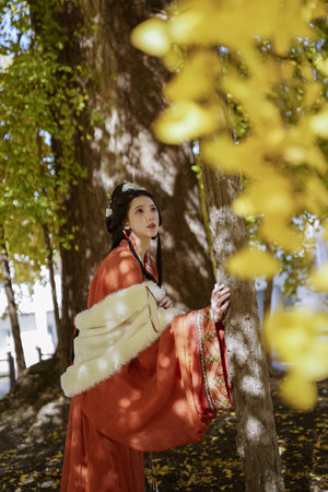 老师上课脱丝袜自慰白浆流出来