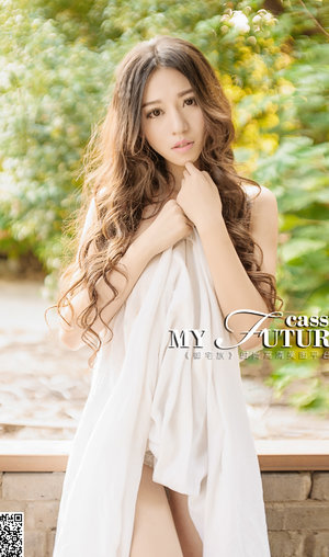 一对浑圆的胸乳被揉捏