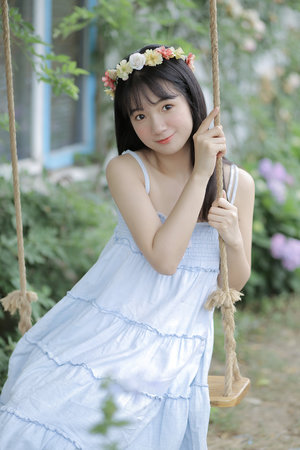 爆操白皙翘臀无毛小女友