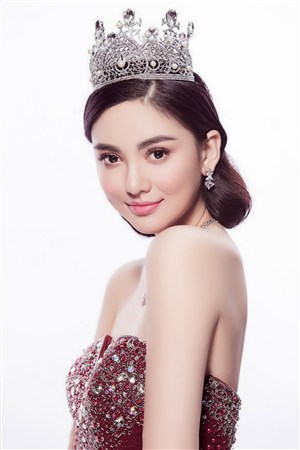 张梦琳老师趴开双脚让我诵