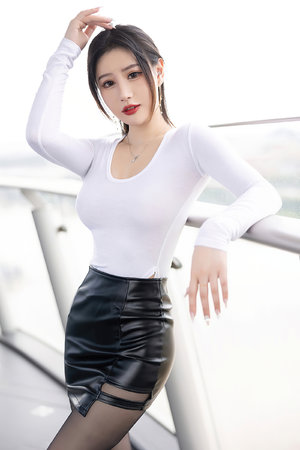 美女翘臀内疯狂进出