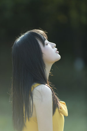 女生陪人聊天赚钱平台