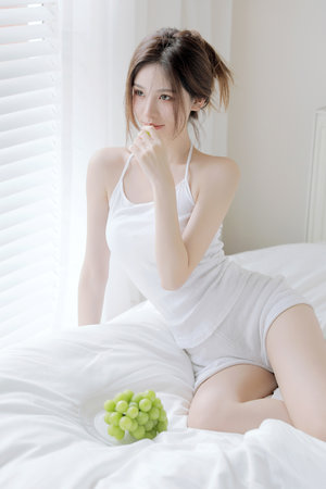搓光美女衣服菠萝蜜