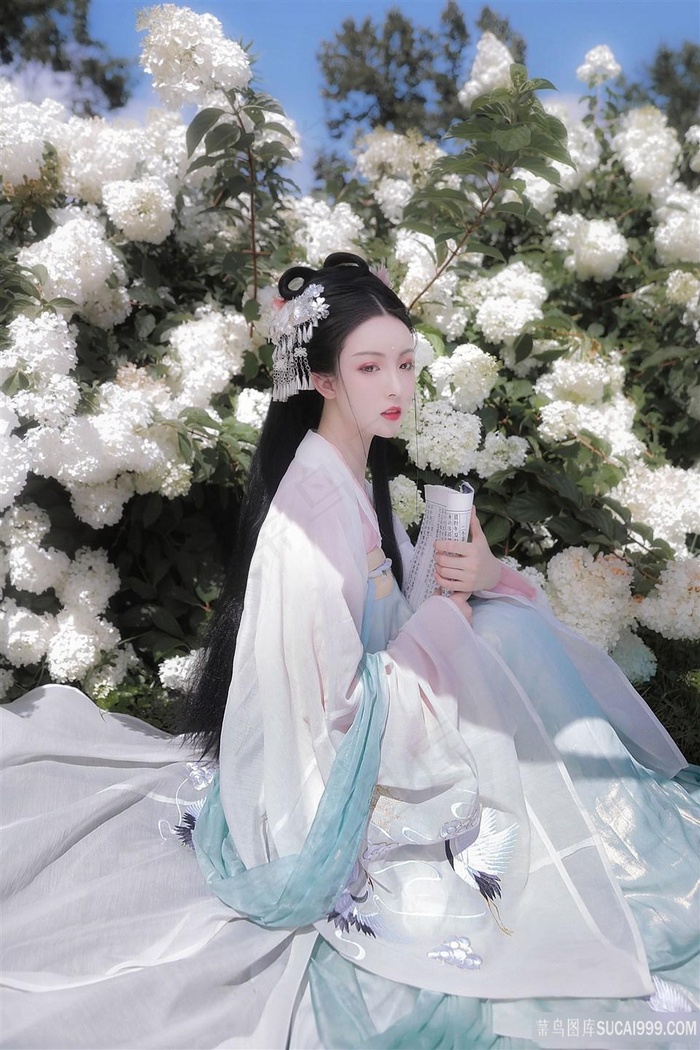 村长趴在了杨寡妇的身上