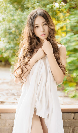 在客厅从后面挺进去了