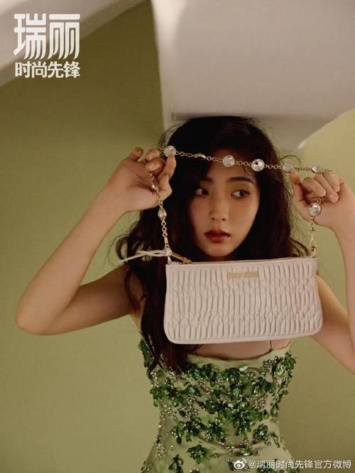 两洞并入一前一后完整视频