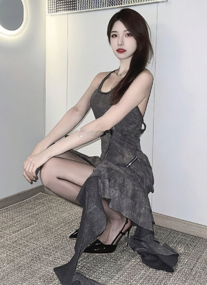 嗯啊边走边做h楼梯的小视频