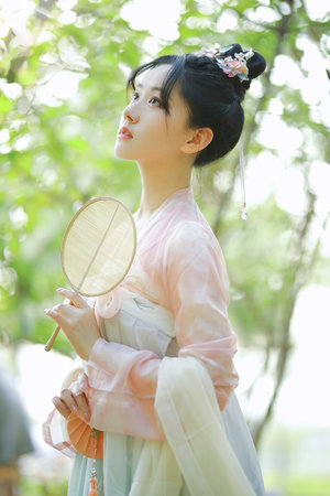 女友被迫沦为玩物调教