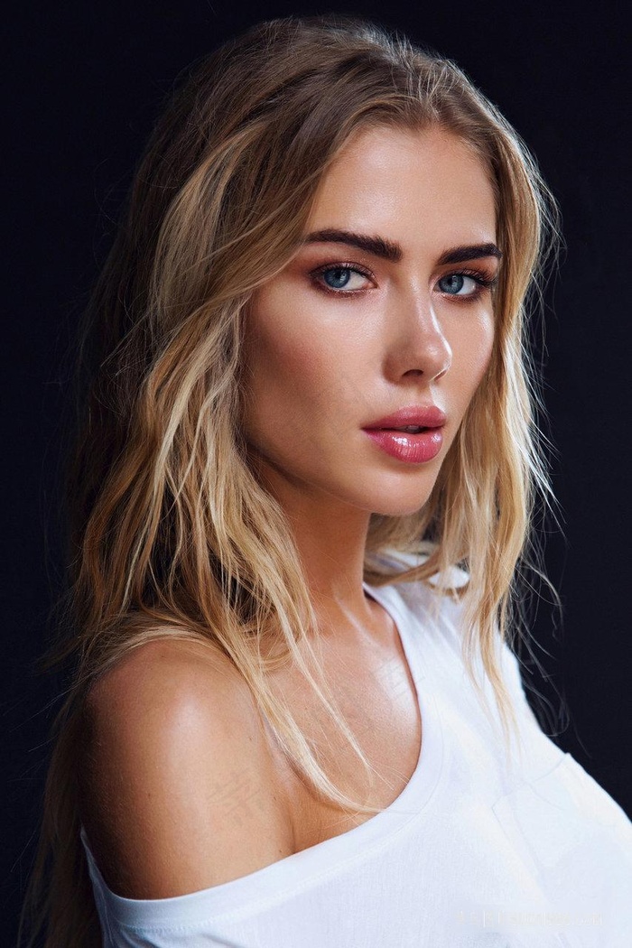 亚洲Av久播在线播放青青尤物电