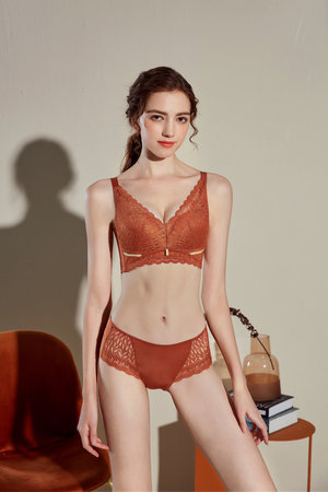 用烟头烫女人下面小说