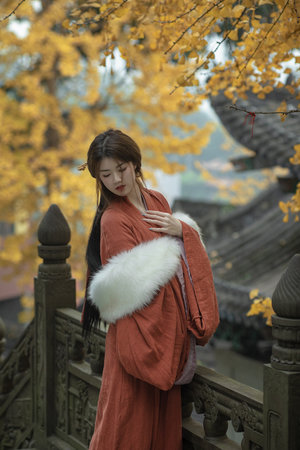 伽罗太华被×哭还流白色液体