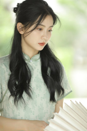 国模毛明两腿打开新图