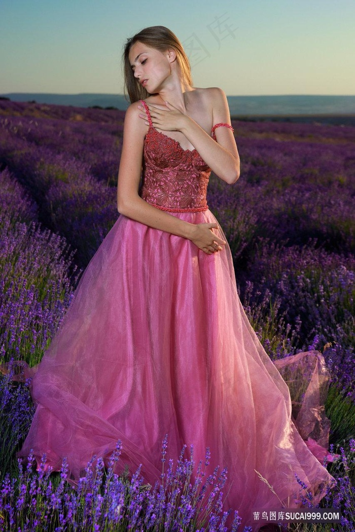 漂亮富婆让老外3p酒店玩弄