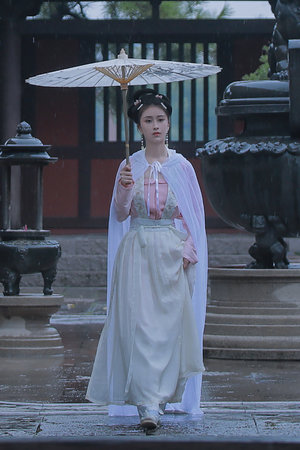 扒开小逼狠狠的插进去射