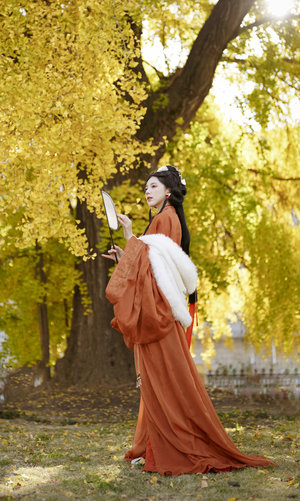 才两根手指就抖成这样了