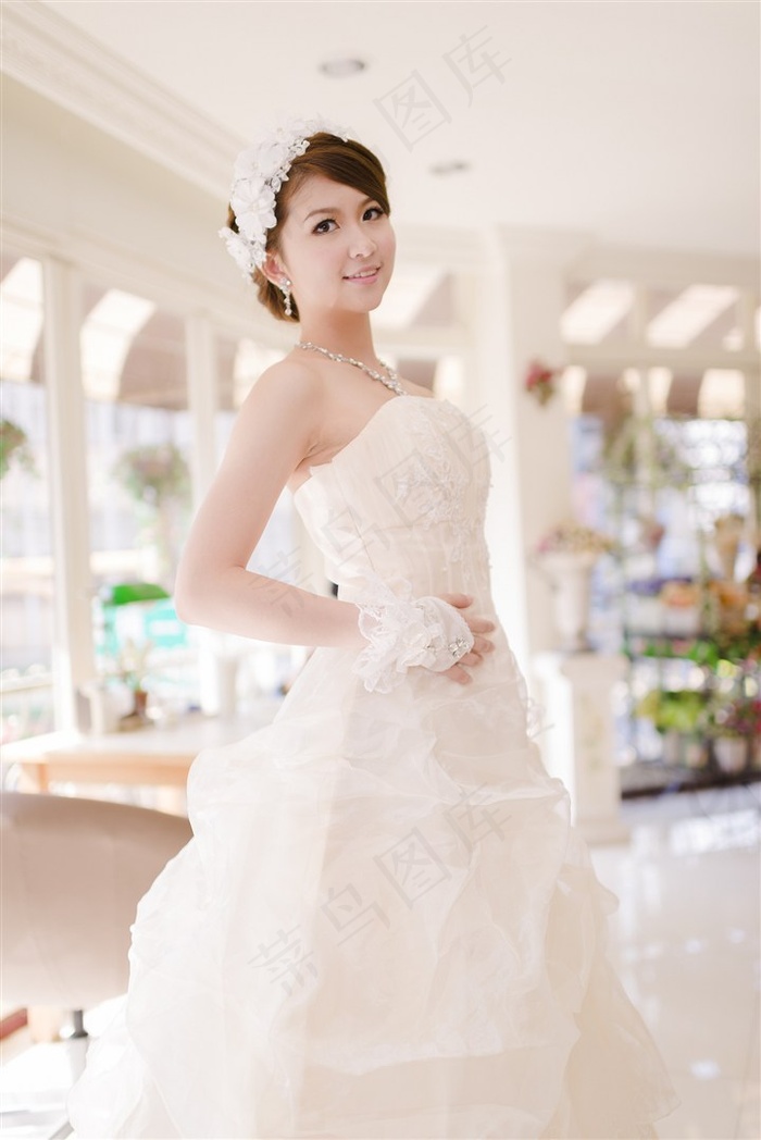 调教清纯秘书不着寸缕