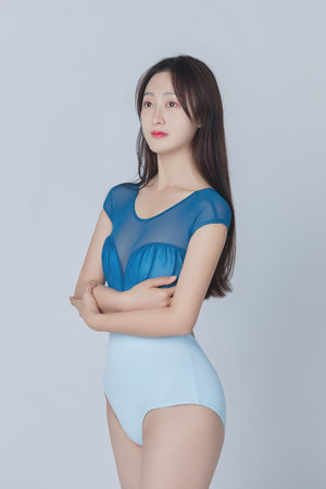 女人道口扒开照片视频