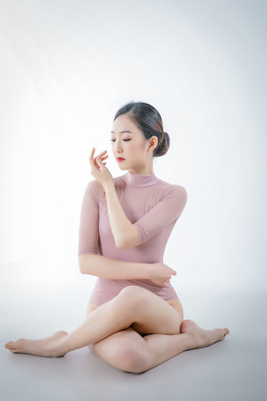 大胸纲手雏田被羞羞