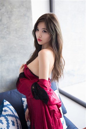 男人扒女人的内裤强吻