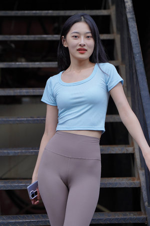 小黄鸭秋葵绿巨人视频