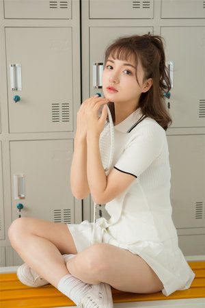 妻子当丈夫面被领导欺负