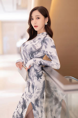 毛片**免费观看