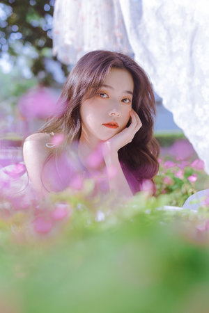 上面一个老下面一个日