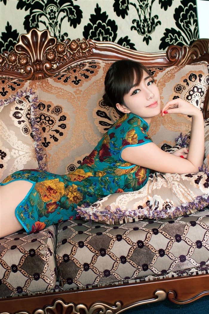 美女扒开粉嫩尿口漫画