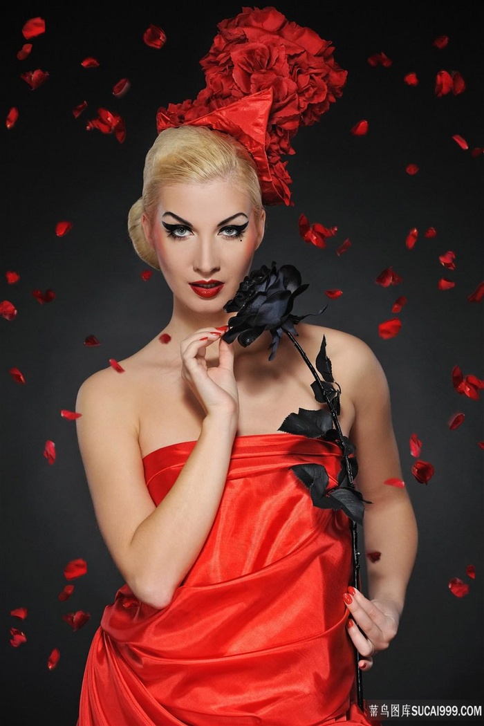 和女友闺蜜在帐篷里做hh