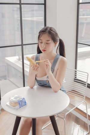 美女无内裤下部