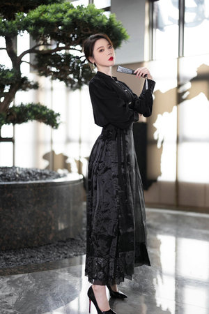 有没有三个人一起做过的