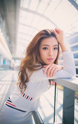 嬷嬷调教公主跪趴扒开h