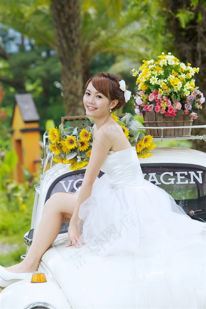 扒开小逼狠狠的插进去射