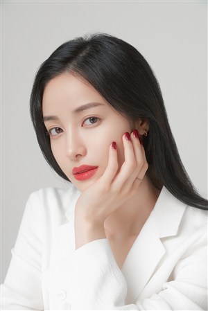 背叛丈夫的女社长的代价在线电影大结局