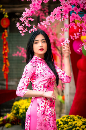 女生被舔底下视频