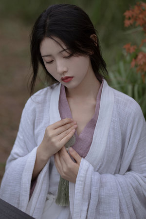 《菊内留香》 金银花原文阅读