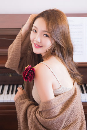 国产趴着打光屁股sp抽打