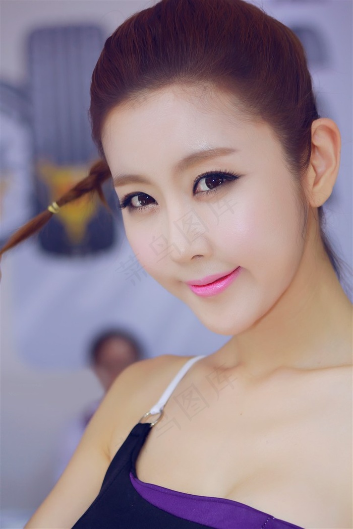 偷拍女厕所撒尿全过程 视频