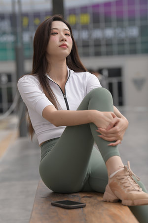 高州大伯种植荔枝视频