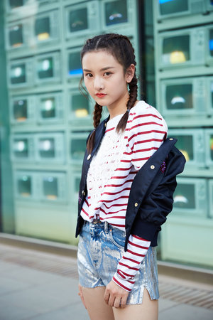 三个男人躁我奶头好舒服