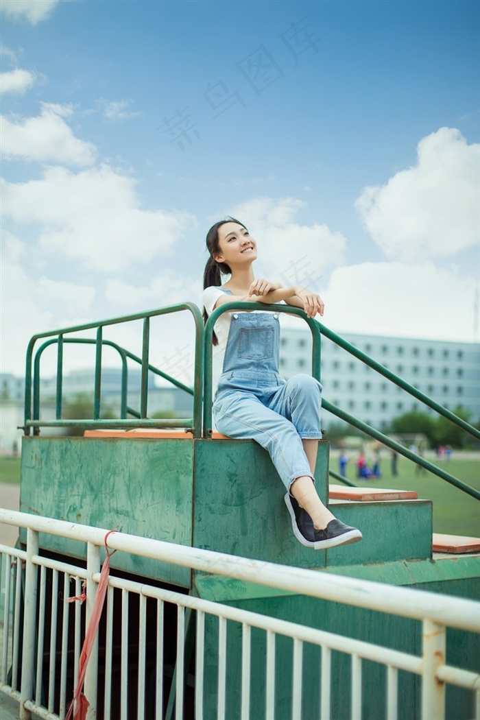 裙子里面是野兽免费看