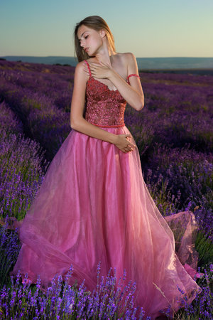 日韩与欧美插逼