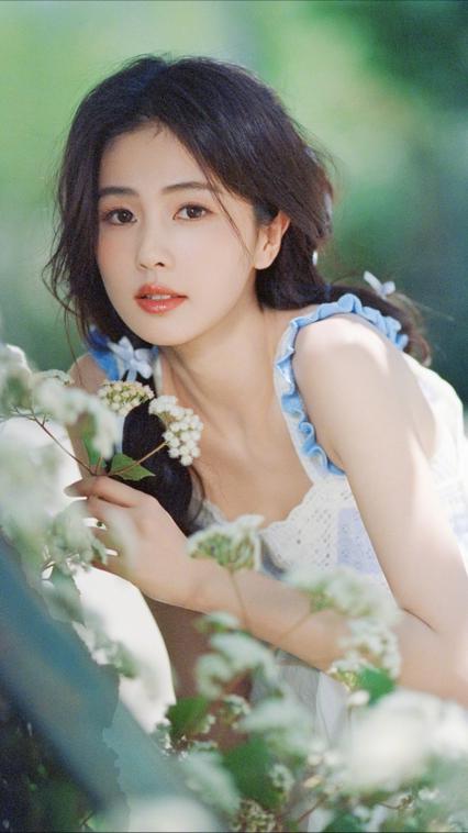 可爱女生初次面试竟被禽兽老板揉虐