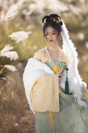 保安回应没制止路人打抱娃女