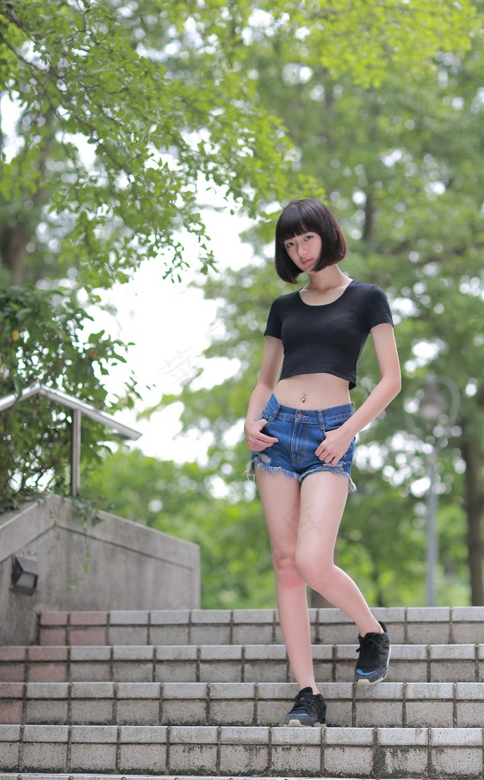 主人扒下女仆裙子打屁股作文