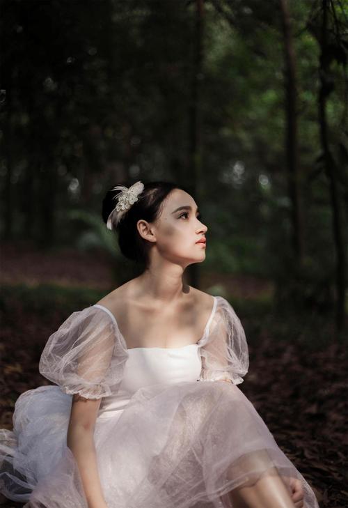 白丝袜带套被插哭直叫视频